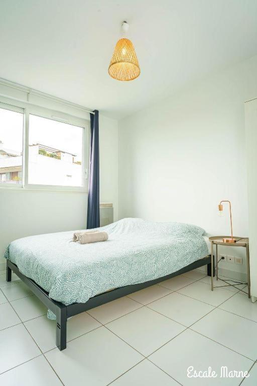 Escale-Marne Fr - 202 - Free Parking - Free Luggage Storage - All Equipped - Linen Included - Washing Machine - 10Mn Walk Metro 8 - Rer A - Panoramic View - From 1 To 14 Guests Maisons-Alfort Szoba fotó